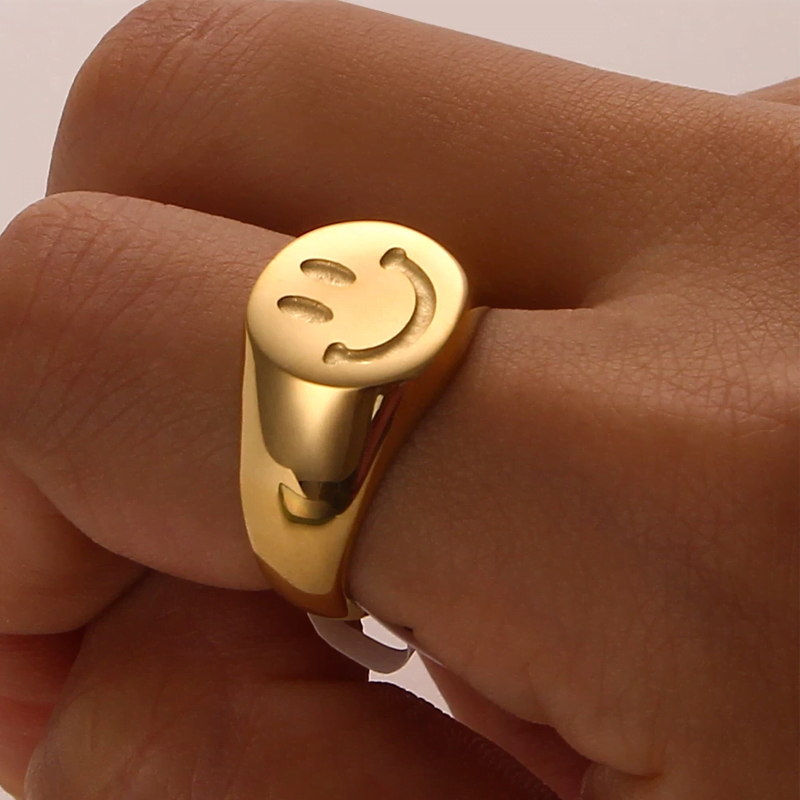 Gold smiley face ring Gold smiley face ring