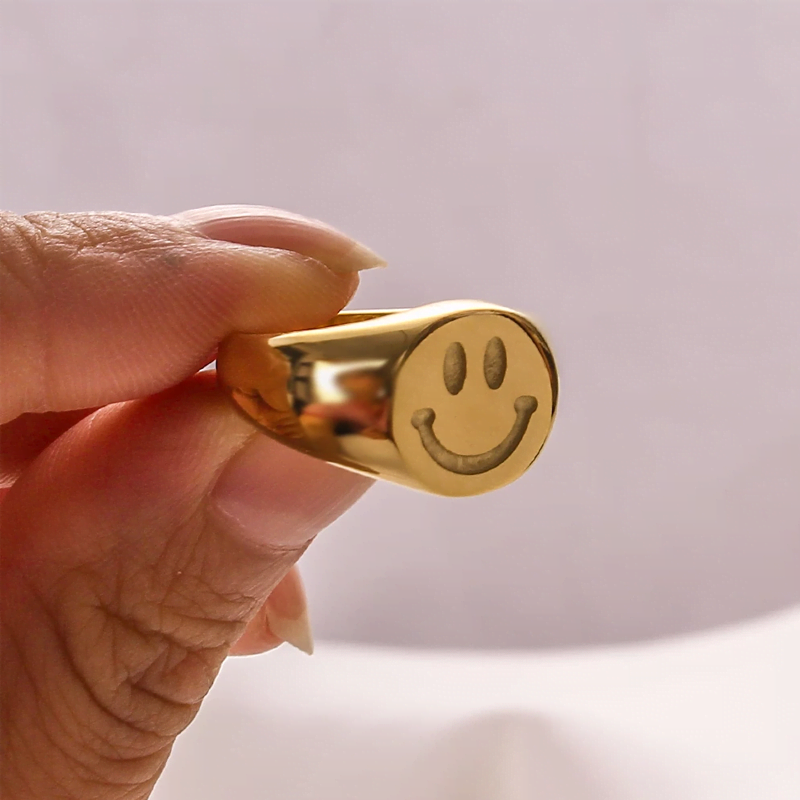 Gold smiley face ring Gold smiley face ring