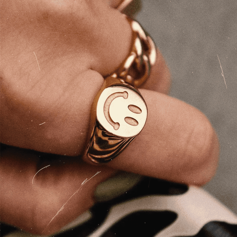 Gold smiley face ring Gold smiley face ring