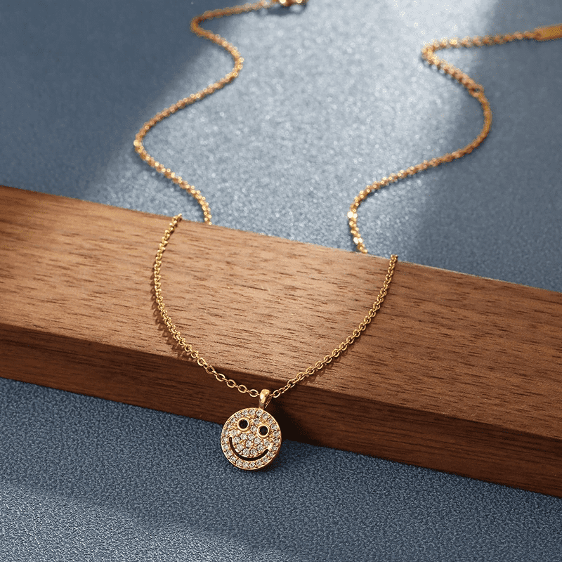Rhinestore Smiley Face Pendant Rhinestore Smiley Face Pendant