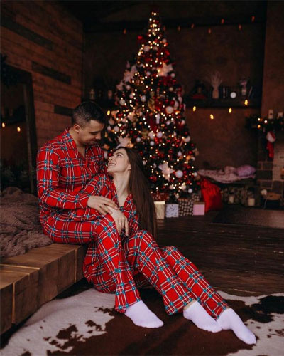 Christmas-couple-picture-ideas